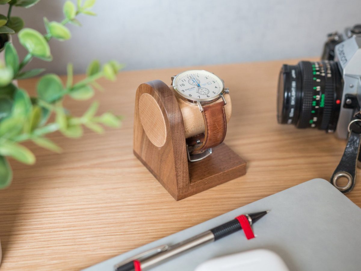 support montre homme en bois robuste